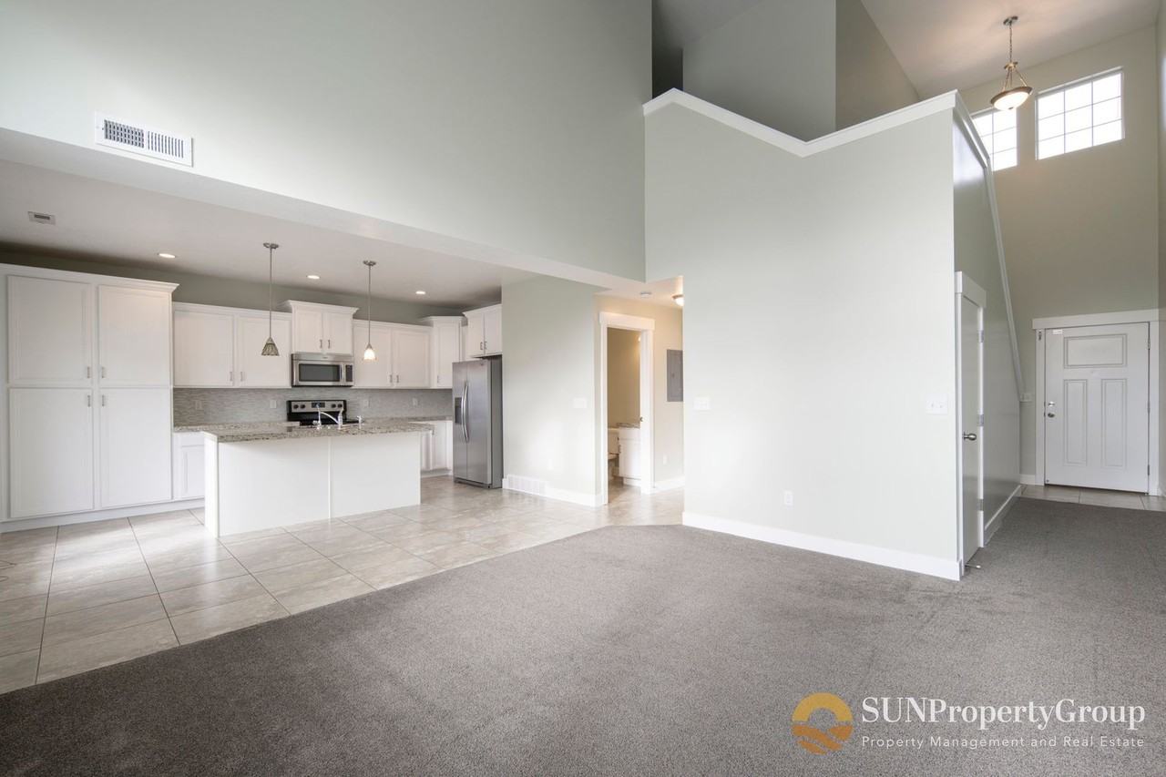 1867 W Park Heights Dr - Photo 5 of 25