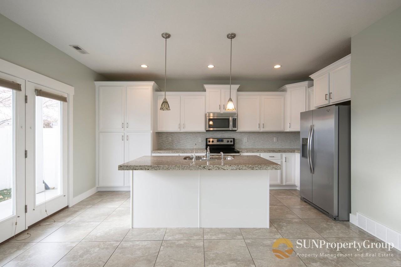 1867 W Park Heights Dr - Photo 7 of 25