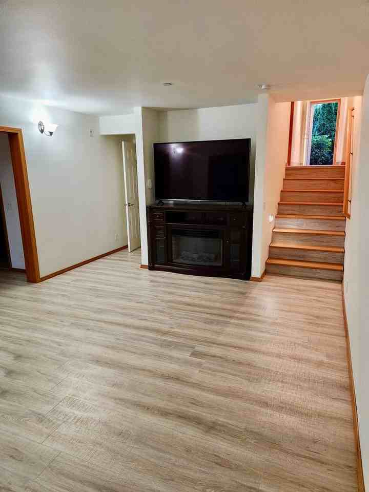 1920 127th Ave Ne - Photo 5 of 35