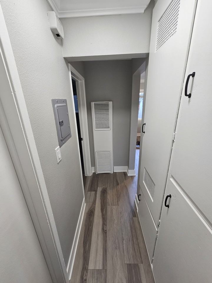 120 South Idaho Street #D - Photo 2 of 14