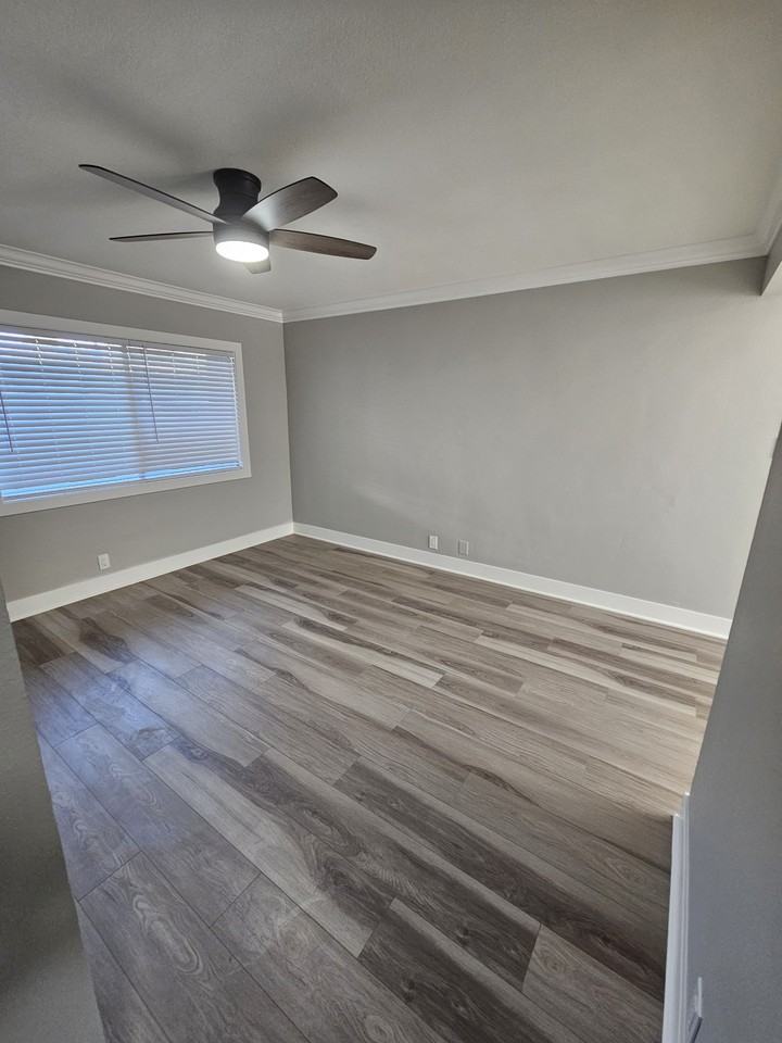 120 South Idaho Street #D - Photo 3 of 14