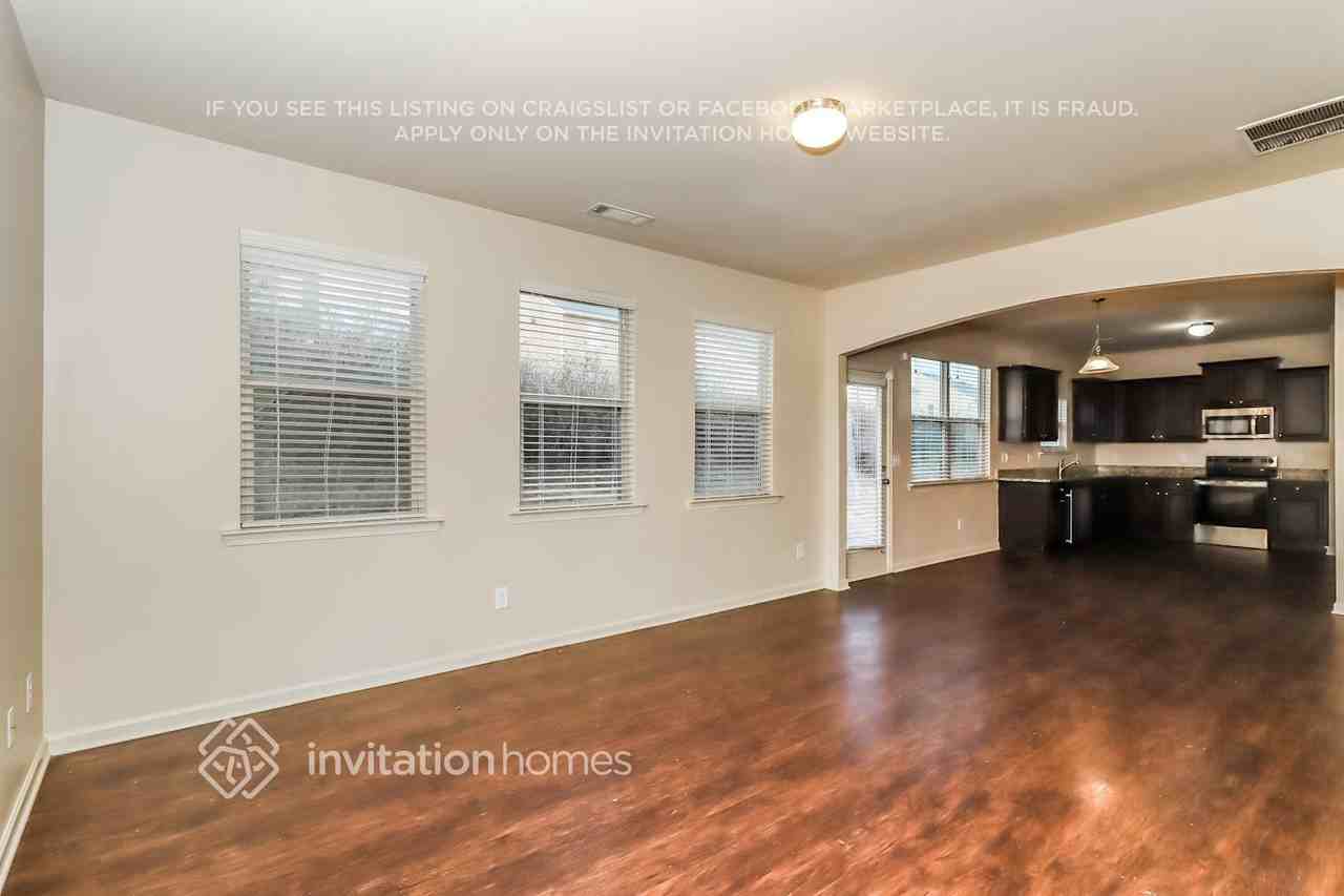 3670 Brookhollow Dr - Photo 5 of 18