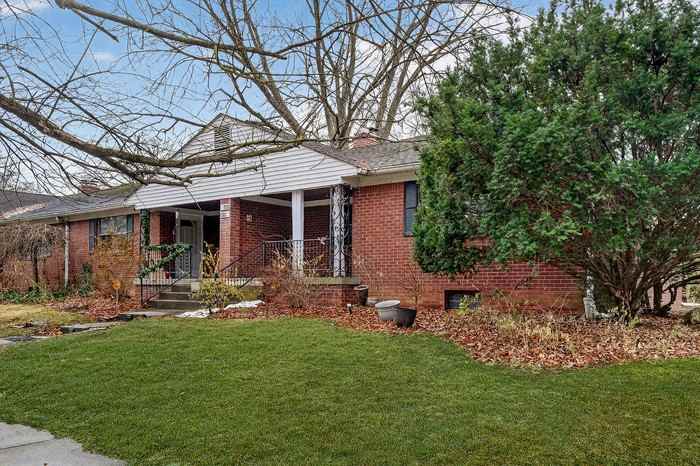 1721 Cross Dr - Photo 2 of 25