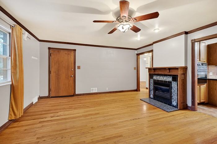 1721 Cross Dr - Photo 4 of 25