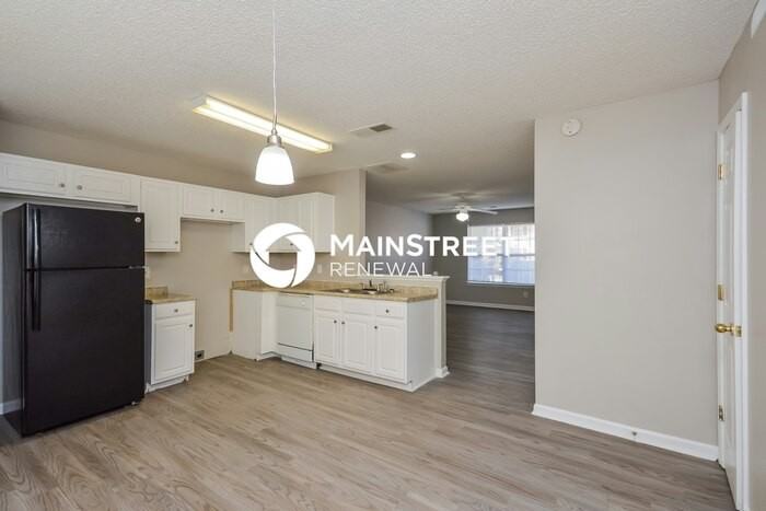 325 Coral Cir - Photo 4 of 17