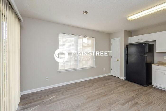 325 Coral Cir - Photo 5 of 17