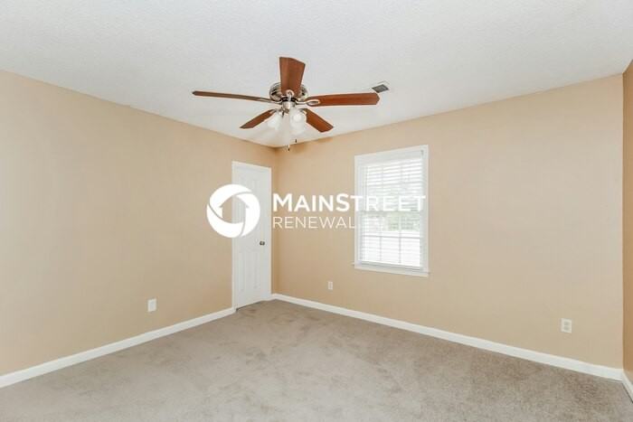 55 Jennifer Ln - Photo 4 of 17