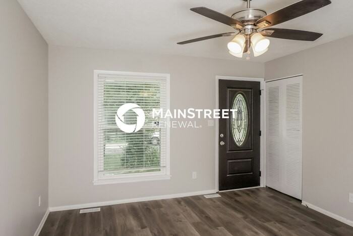 7415 Hallmark Dr - Photo 4 of 17