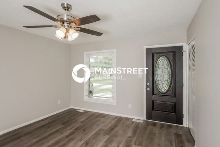 7415 Hallmark Dr - Photo 5 of 17