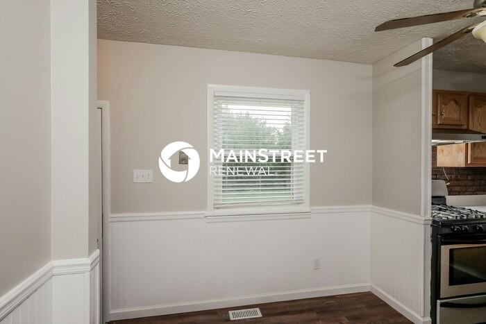 7415 Hallmark Dr - Photo 6 of 17