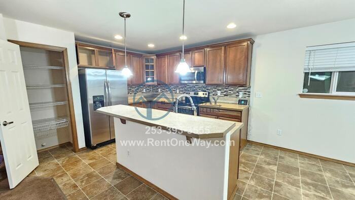 121 177th St E - Photo 4 of 14