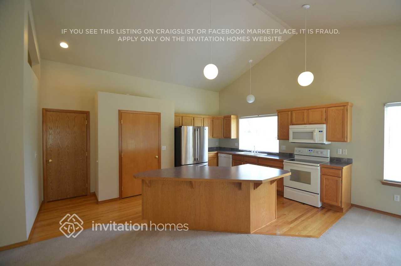 13016 73rd Avenue Ct E - Photo 3 of 9