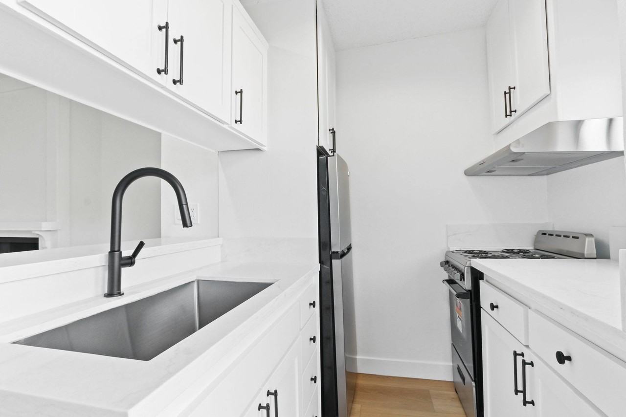 727 Westbourne - Photo 4 of 38