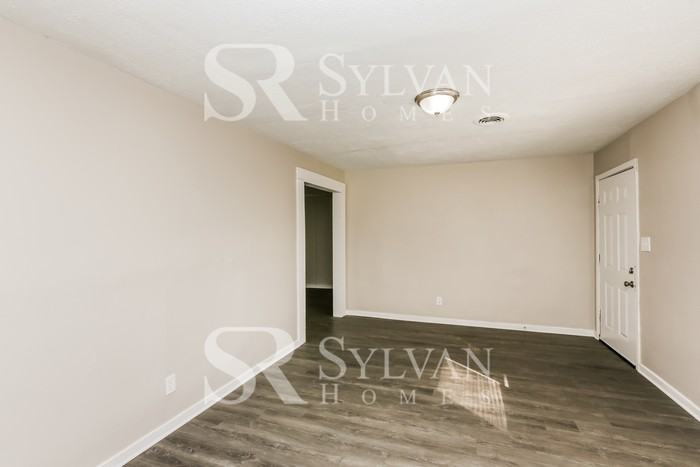 620 Heather Ln - Photo 4 of 16