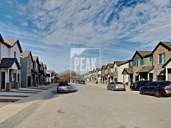 1801 Magnolia Ln - Photo 3 of 17