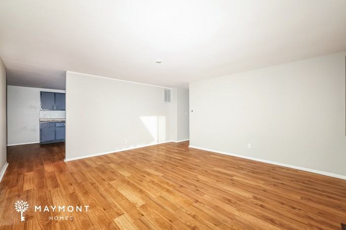 725 Albert St - Photo 2 of 15