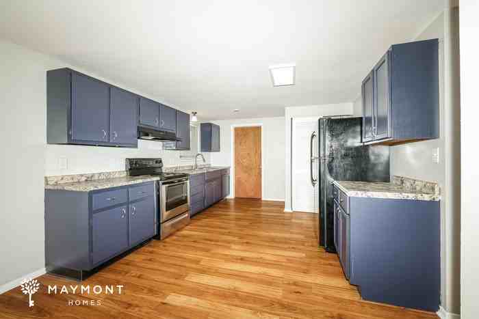 725 Albert St - Photo 4 of 15