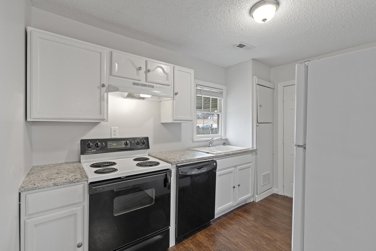 1306 Oshaughnessy Ave Ne #1 - Photo 6 of 21