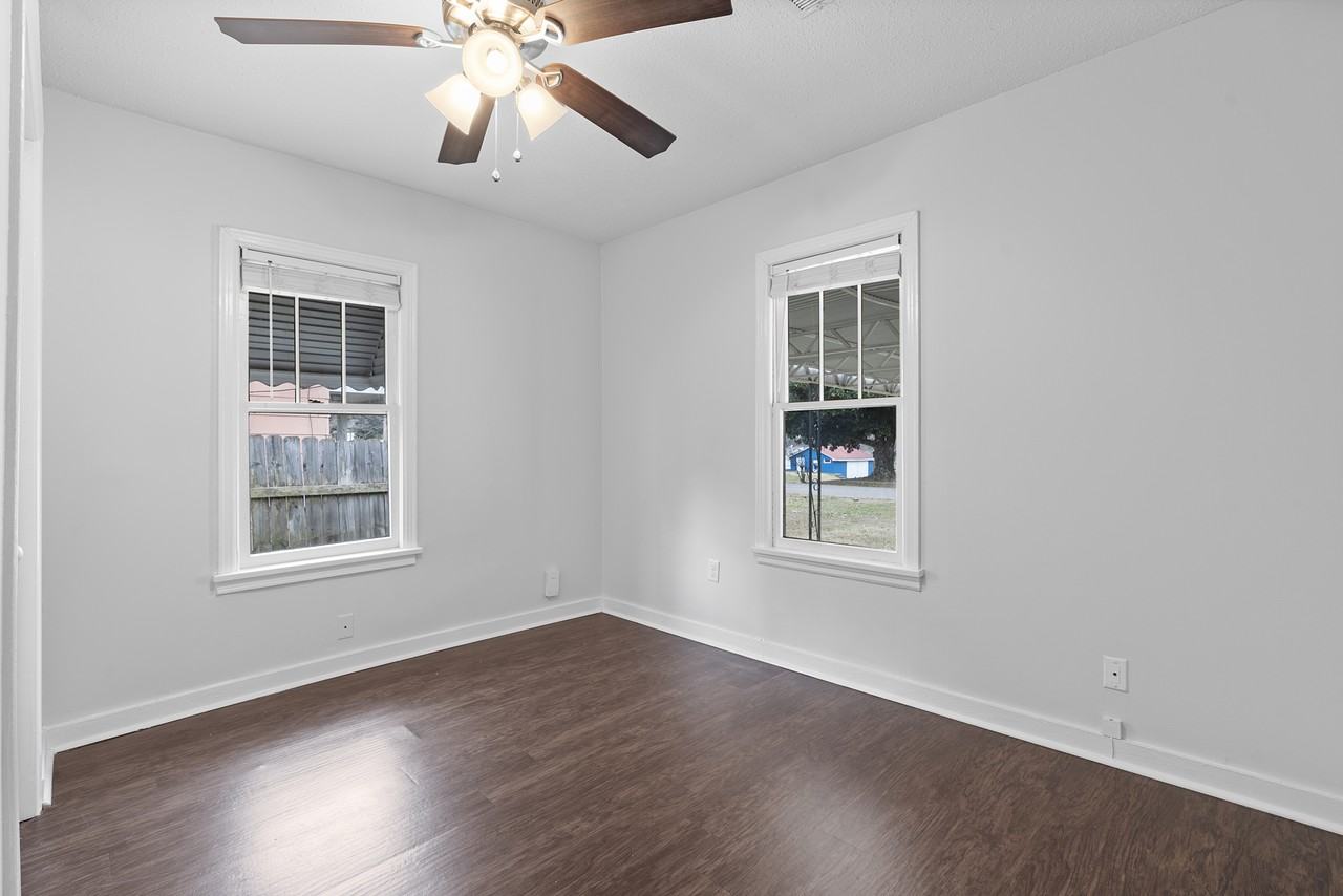 1306 Oshaughnessy Ave Ne #1 - Photo 7 of 21