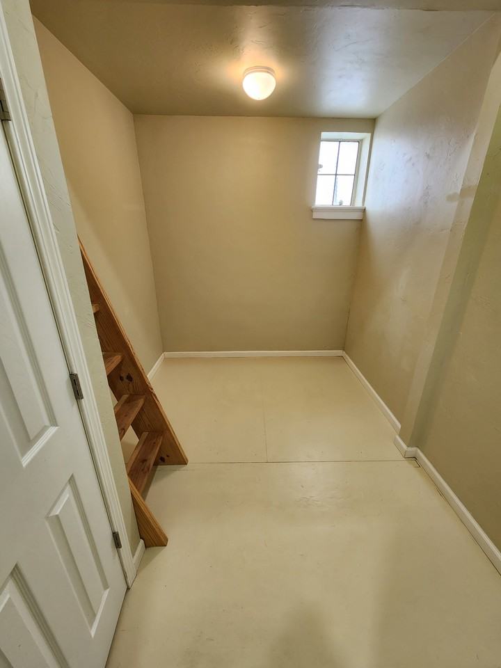 208 E MAINApt #1 - Photo 4 of 15