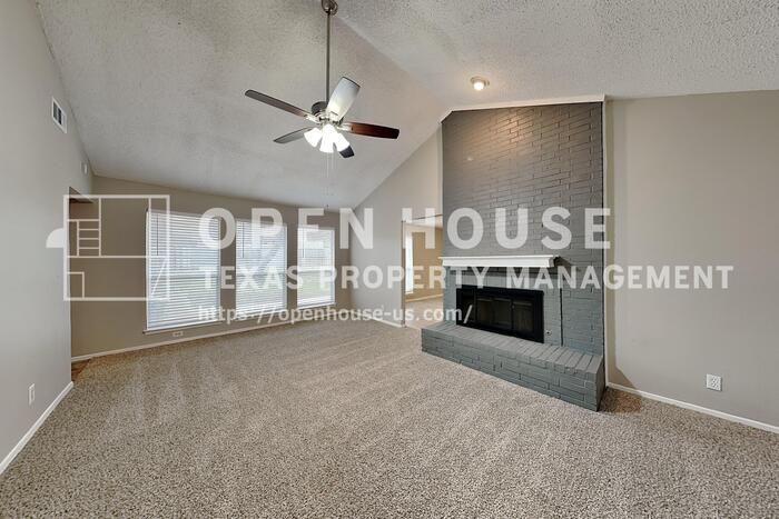 1711 Elizabeth Dr - Photo 4 of 23