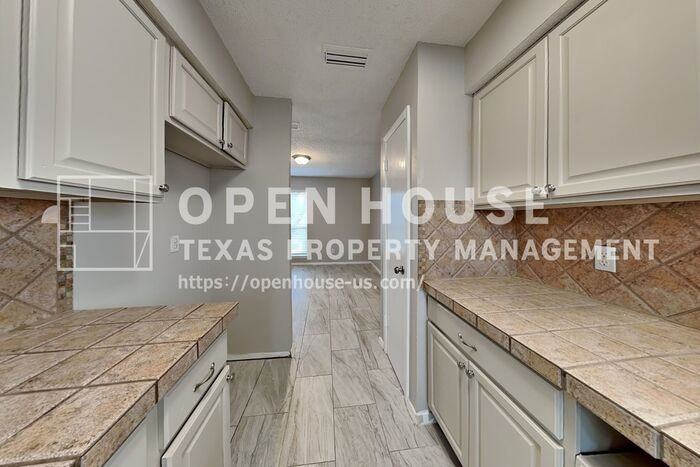 1711 Elizabeth Dr - Photo 6 of 23