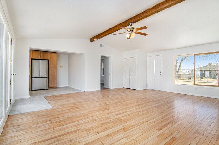 105 S Kendall St - Photo 2 of 12