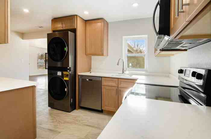 105 S Kendall St - Photo 4 of 12