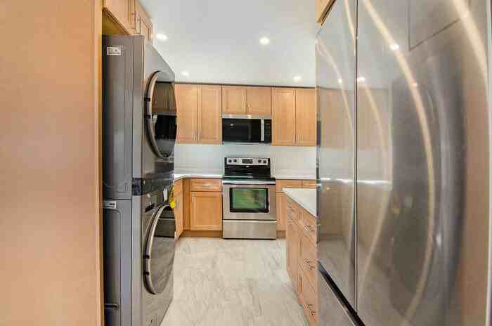 105 S Kendall St - Photo 5 of 12