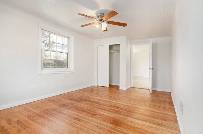 105 S Kendall St - Photo 6 of 12