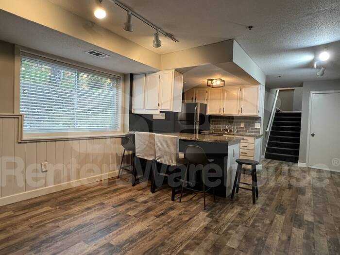 5441 Rowland Rd - Photo 2 of 10