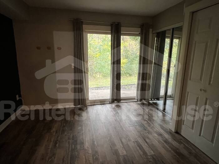 5441 Rowland Rd - Photo 4 of 10