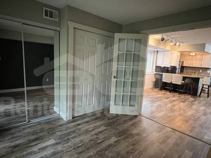 5441 Rowland Rd - Photo 5 of 10