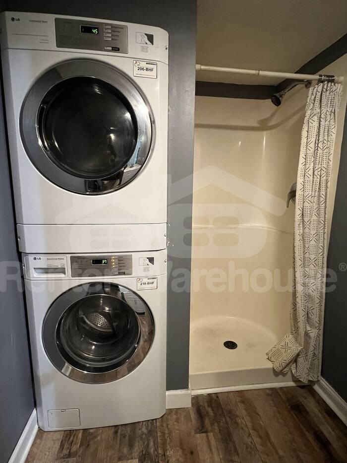 5441 Rowland Rd - Photo 7 of 10