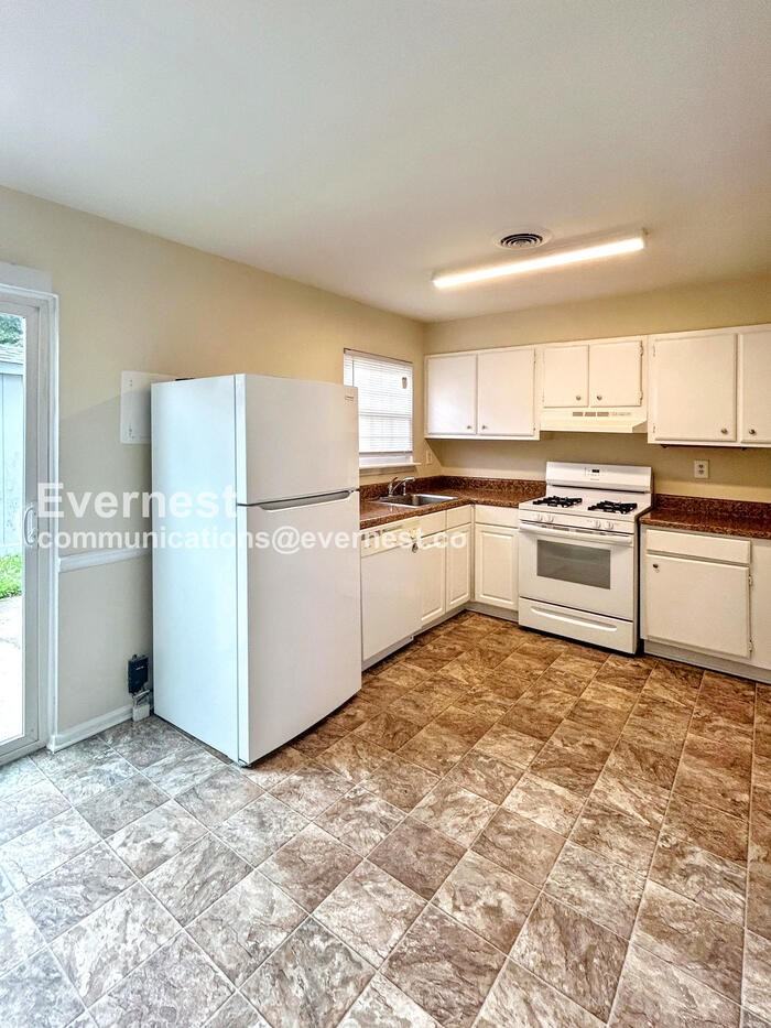 1403 Calander Ct - Photo 3 of 12