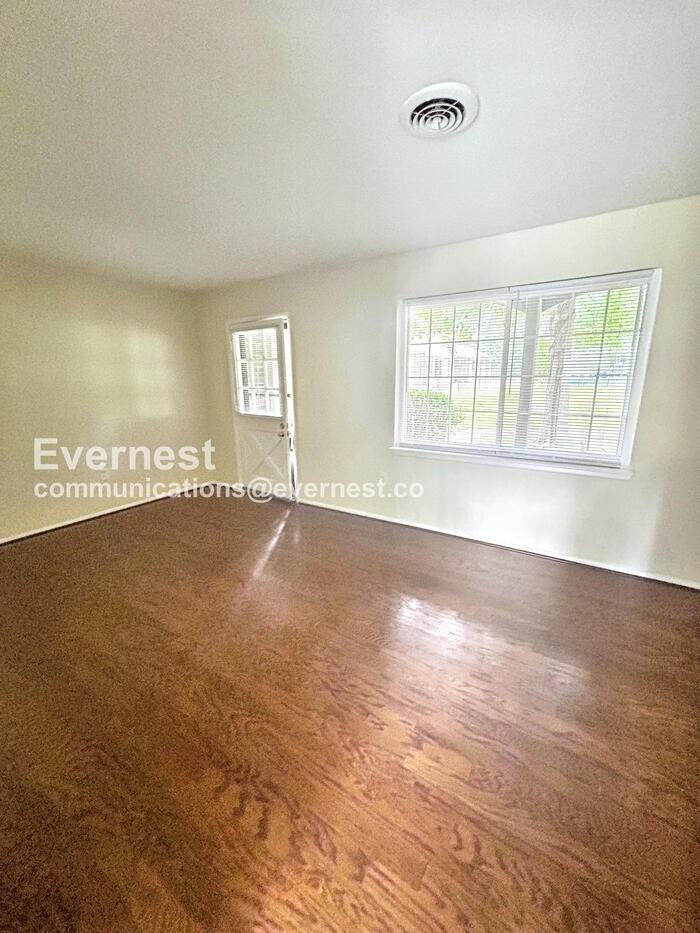 1403 Calander Ct - Photo 4 of 12