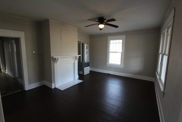 226 E Moore St - Photo 3 of 15