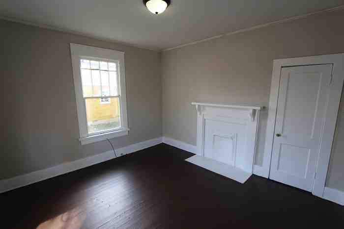 226 E Moore St - Photo 5 of 15