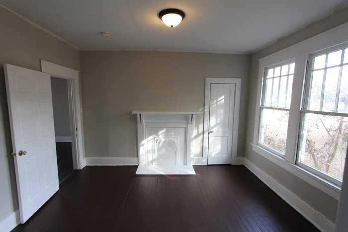 226 E Moore St - Photo 7 of 15