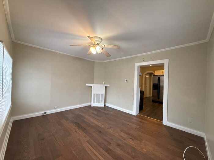 1211 W Bank St - Photo 3 of 12