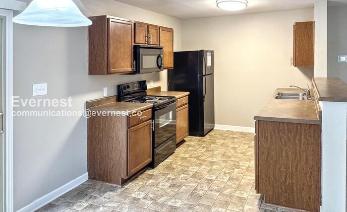 29766 Westfield Dr - Photo 4 of 22