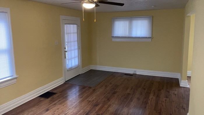 908 Watervliet Ave - Photo 6 of 29