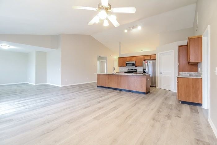 200 Crescent Creek Ct - Photo 4 of 11