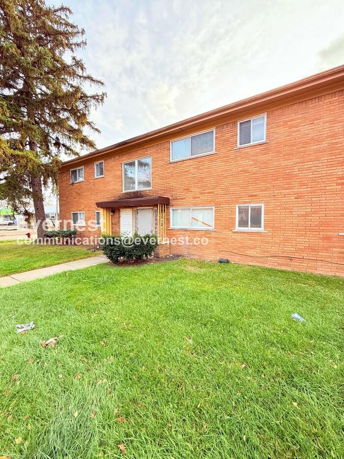 15601 Schoolcraft St #2