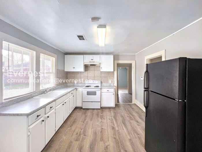 114 W 18th St - Photo 3 of 18