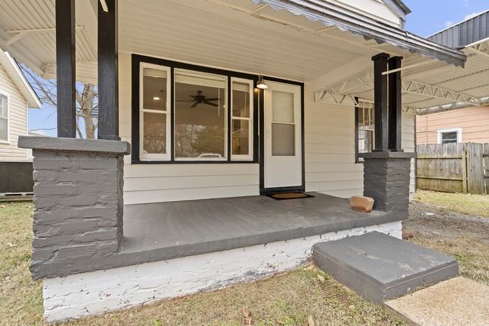 1306 Oshaughnessy Ave Ne - Photo 3 of 12