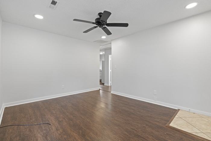 1306 Oshaughnessy Ave Ne - Photo 4 of 12