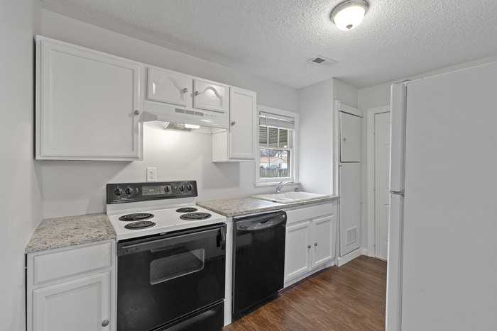 1306 Oshaughnessy Ave Ne - Photo 6 of 12