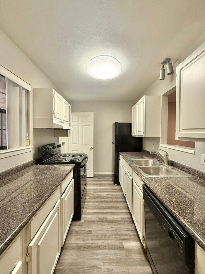 2605 Westminster Dr - Photo 6 of 22