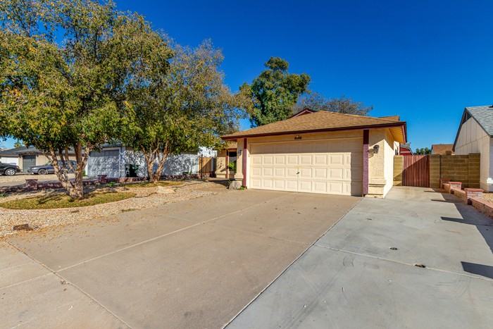 21057 N 34th Dr - Photo 3 of 35